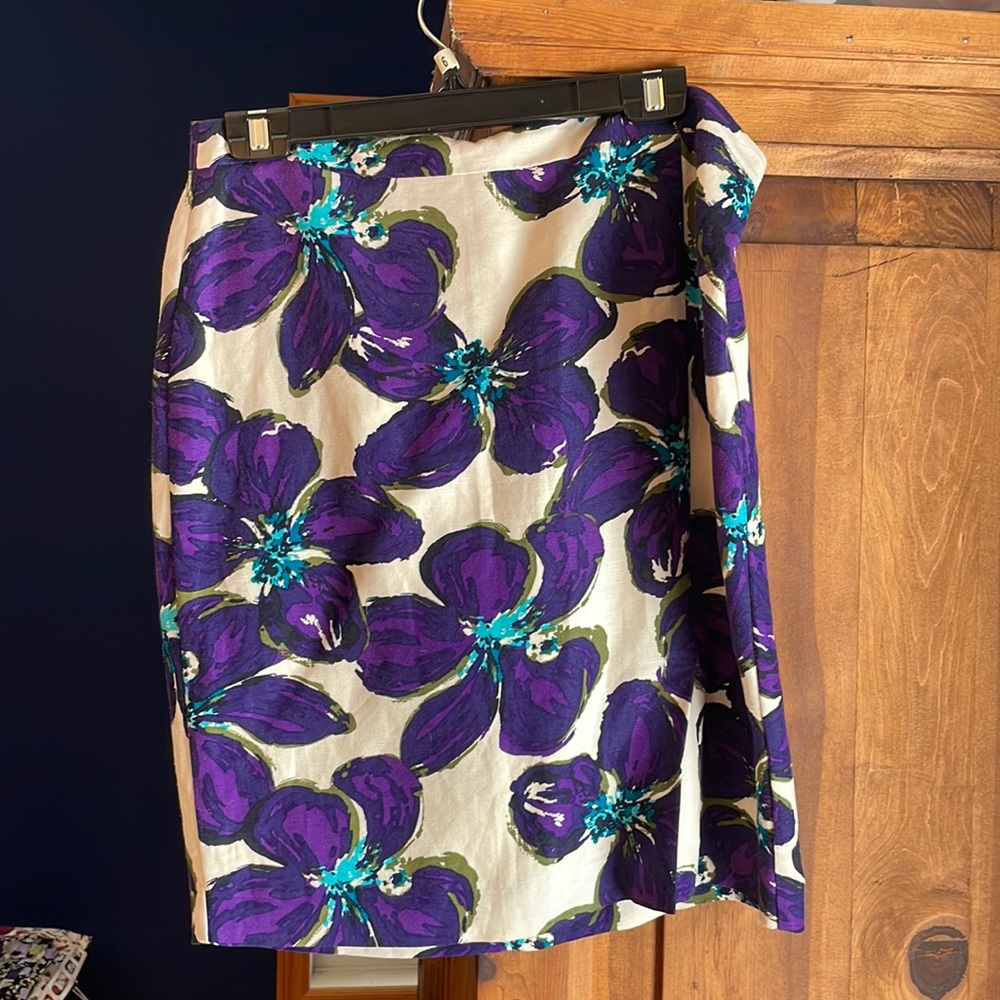 Loft skirt size 10. Fully lined, linen blend.